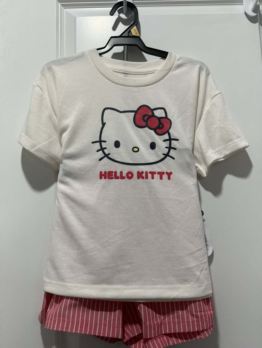 Hello Kitty Tee And Shorts Set 10/12